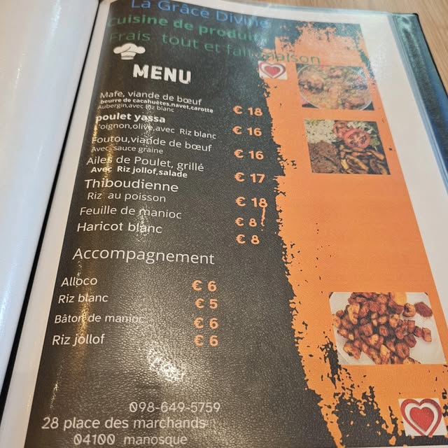 La carte papier du restaurant : mafé 18 €, poulet yassa 16 €, foutou 16 €, ailes de poulet 17 €, thiéboudienne 18 €